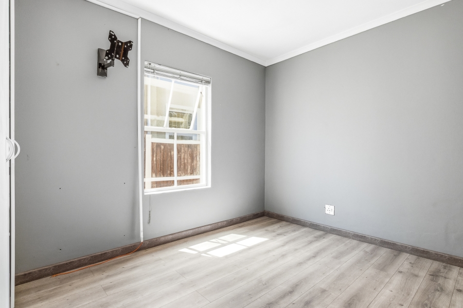 2 Bedroom Property for Sale in Zevenzicht Western Cape